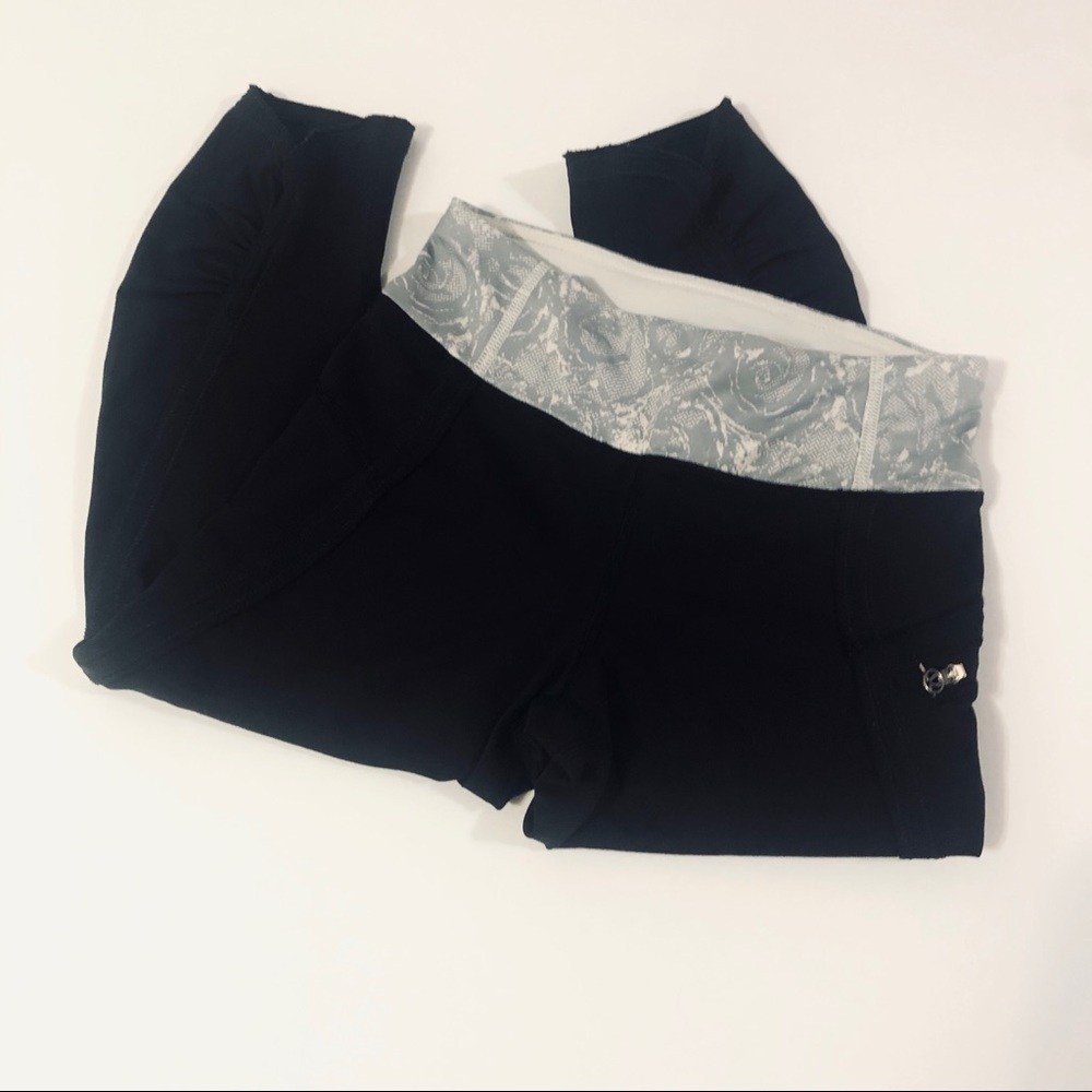 LULULEMON BLACK GRAY TOP SPEED RUCHED CROP CAPRI’S - Picture 9 of 12